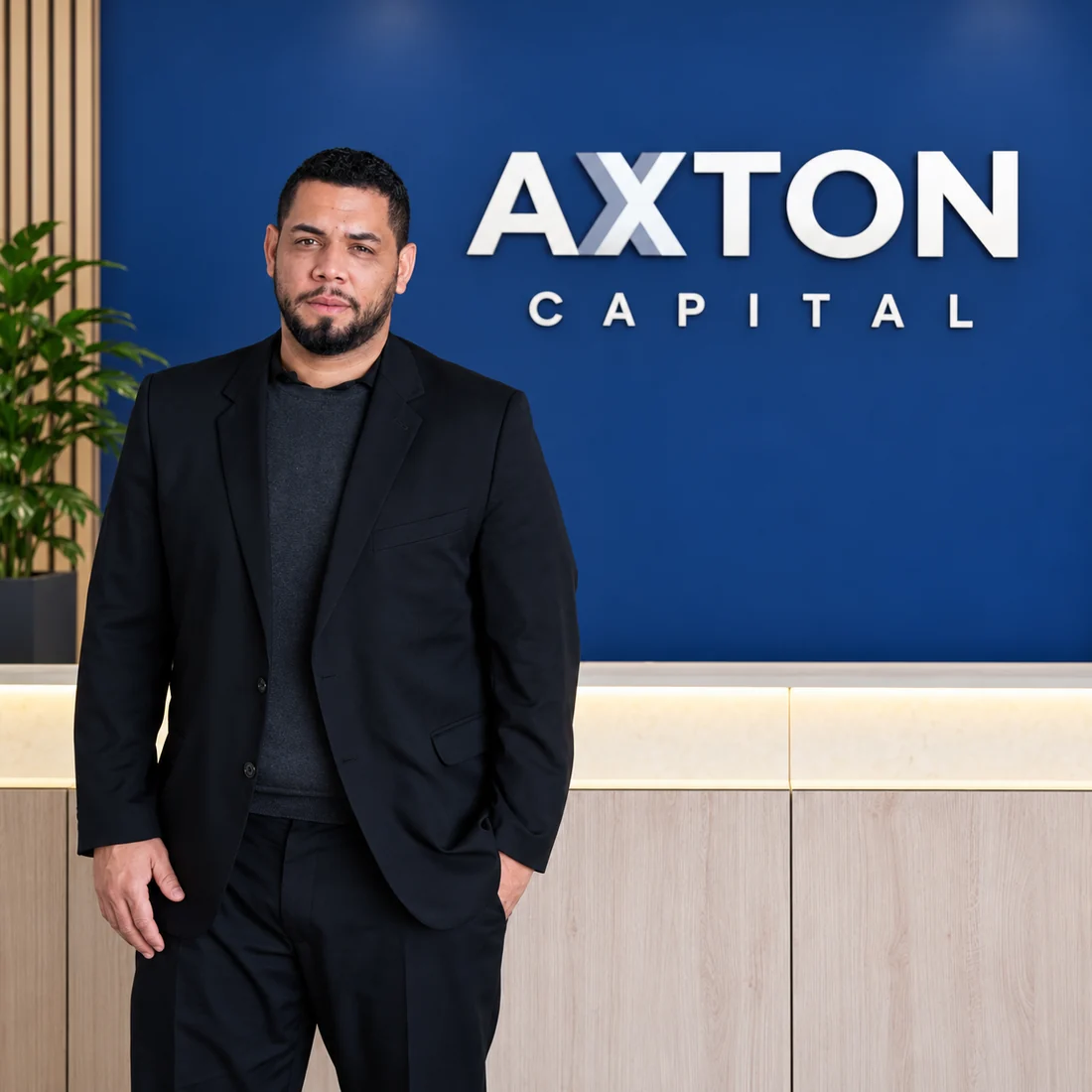 Lorran Evaristo no escritório da Axton Capital